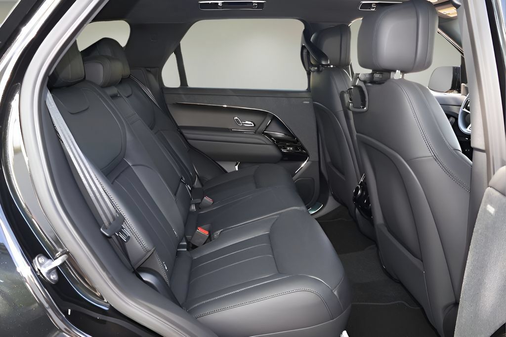 New 2026 Land Rover Range Rover Sport SE AWD/4WD image 16