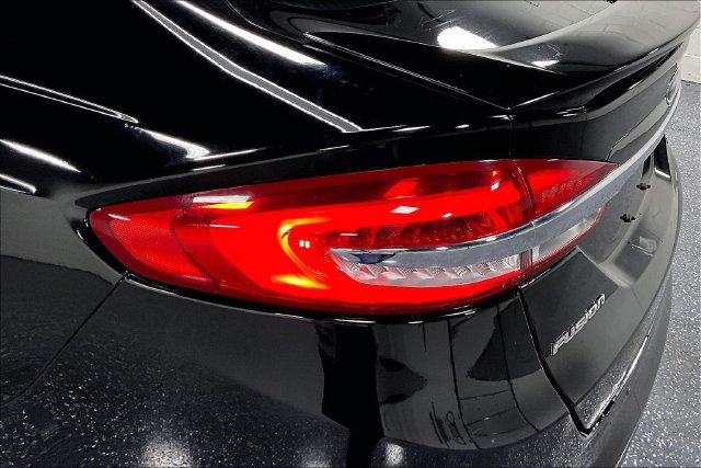Used 2018 Ford Fusion SE w/ Equipment Group 201A FWD image 21