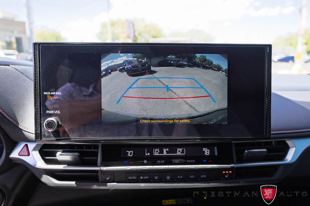 Used 2025 Toyota Sienna XSE FWD image 5
