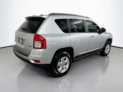 Used 2013 Jeep Compass Latitude FWD image 4