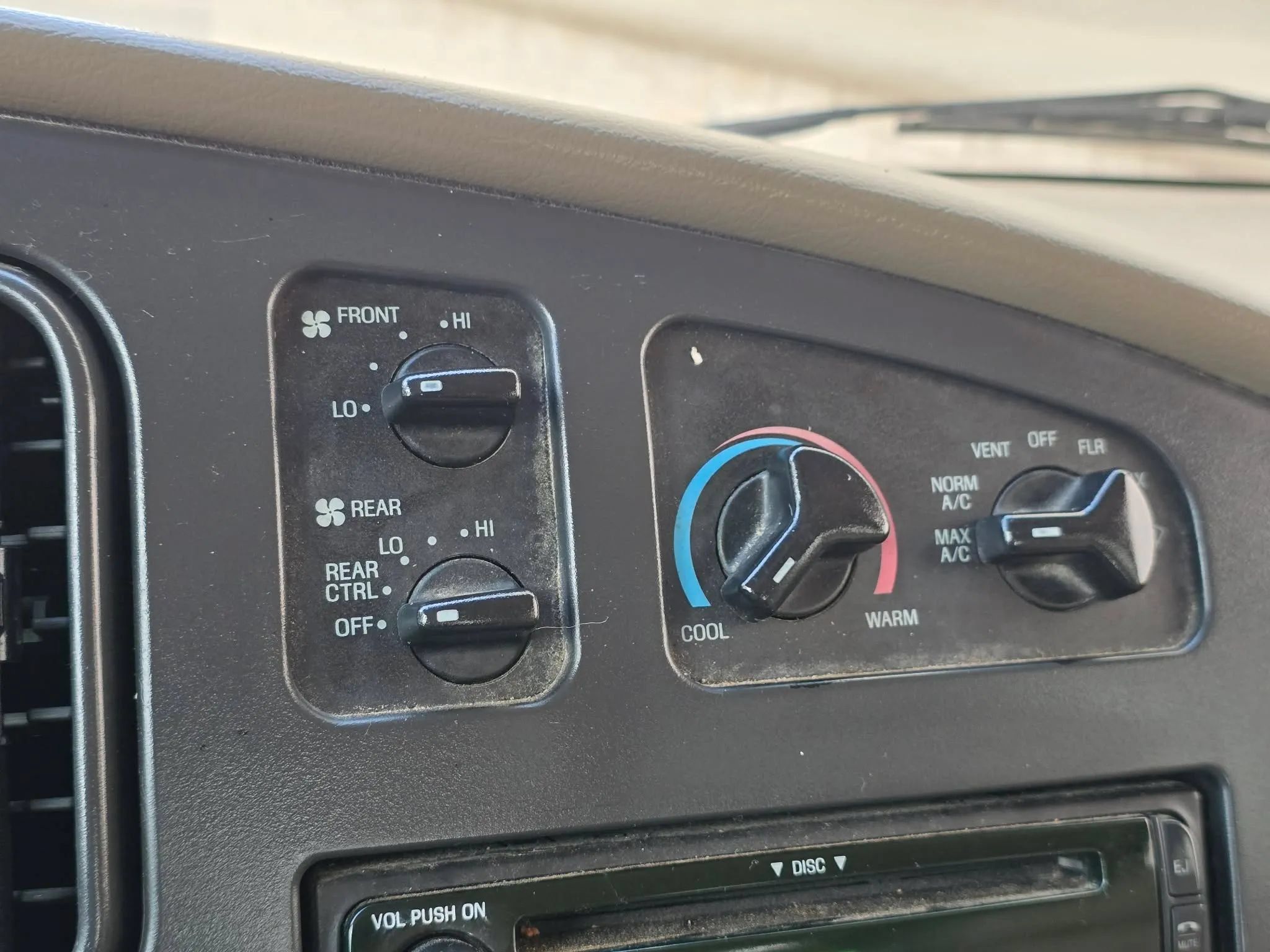 Used 2003 Ford E-150 and Econoline 150 RWD image 17