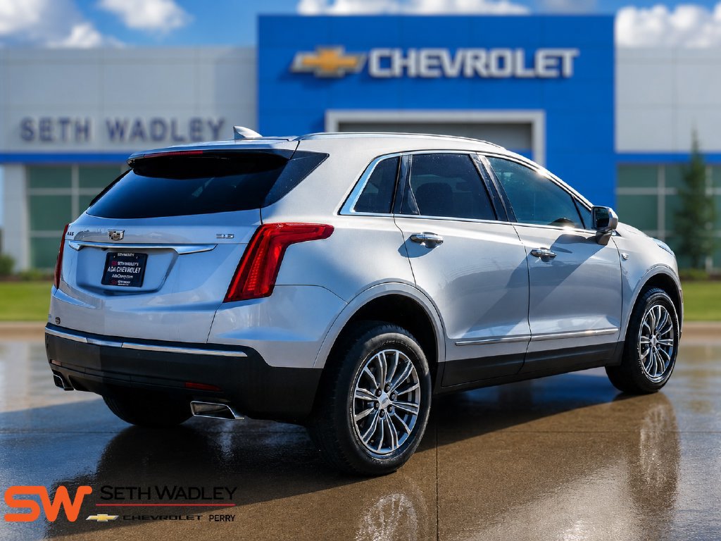 Used 2017 Cadillac XT5 Luxury w/ Driver Awareness Package FWD image 7