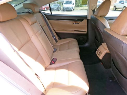 Used 2017 Lexus ES 350 w/ Premium Package FWD image 14