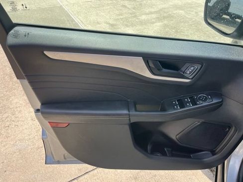 Used 2022 Ford Escape SE FWD image 11