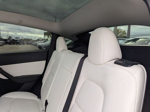 Used 2022 Tesla Model Y Performance image 17
