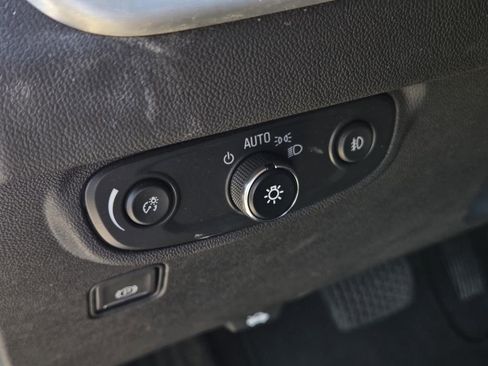 Used 2024 GMC Terrain SLT image 19