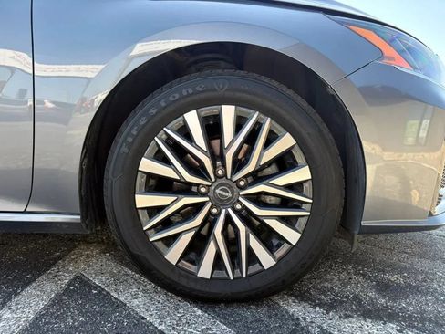 Used 2024 Nissan Altima 2.5 SV FWD image 25