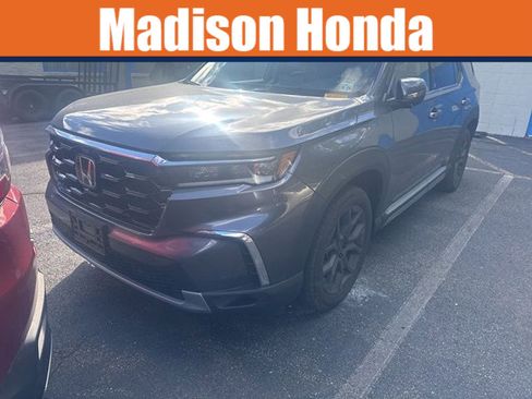 Used 2023 Honda Pilot Elite image 1