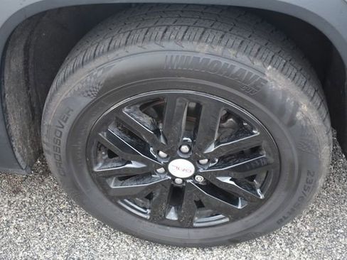 Used 2018 GMC Acadia SLT w/ LPO, Floor Liner Package AWD/4WD image 11