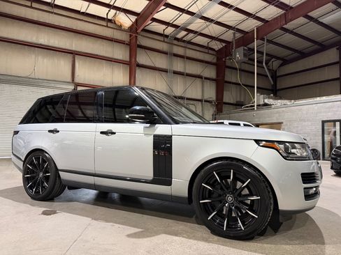 Used 2017 Land Rover Range Rover Supercharged AWD/4WD image 3