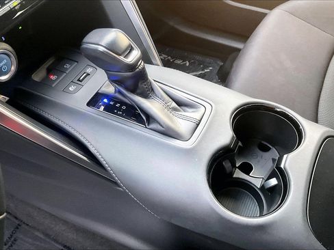 Used 2021 Toyota Venza LE image 13