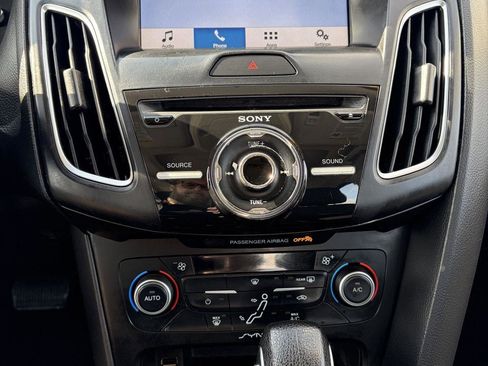 Used 2018 Ford Focus SEL image 20