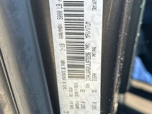 Used 2018 Jeep Wrangler Sport w/ Connectivity Group AWD/4WD image 26