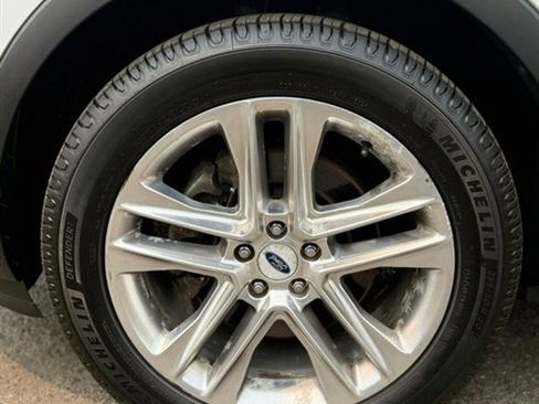 Used 2017 Ford Explorer Limited w/ Equipment Group 301A AWD/4WD image 27
