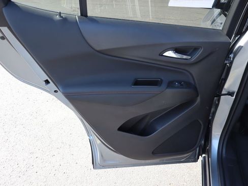 Used 2023 Chevrolet Equinox RS FWD image 28