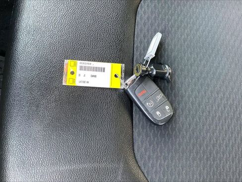 Certified 2025 Jeep Compass Latitude w/ Sun & Sound Group image 33