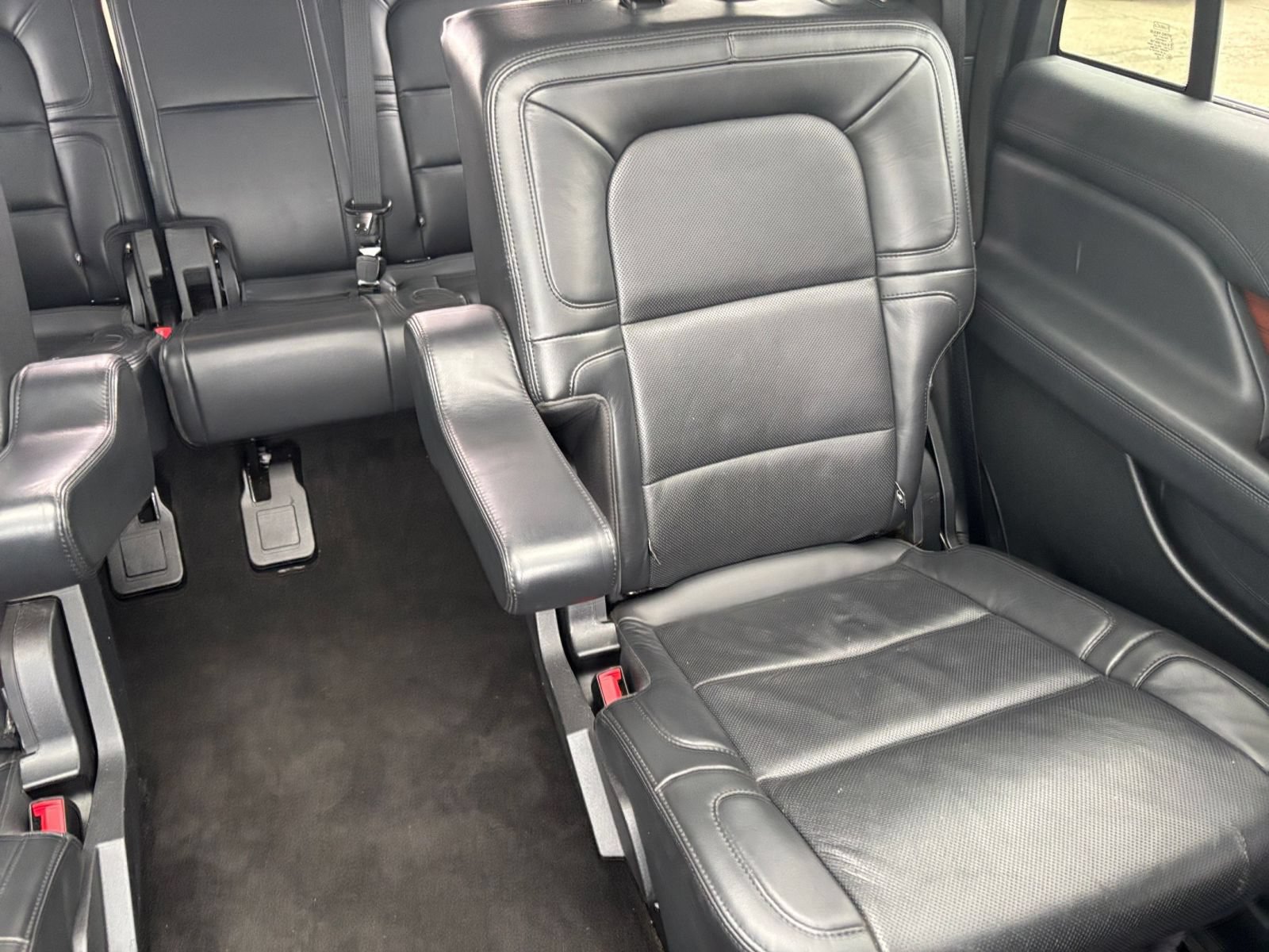 Used 2022 Lincoln Navigator Reserve RWD image 38
