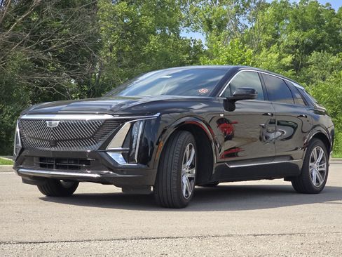 Used 2024 Cadillac Lyriq Tech AWD/4WD image 10