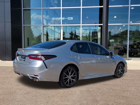 Used 2023 Toyota Camry SE image 5