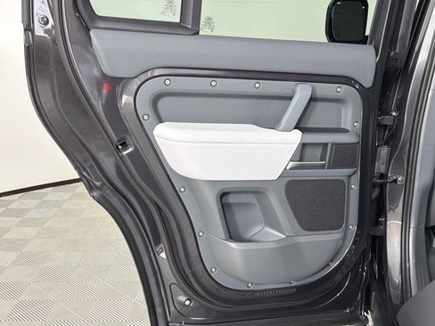 New 2026 Land Rover Defender 110 X-Dynamic SE image 25