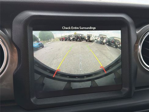 Used 2019 Jeep Wrangler Unlimited Sahara AWD/4WD image 30