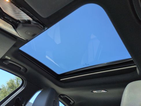 Used 2025 BMW 330i Sedan w/ Premium Package image 28