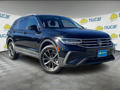 Used 2022 Volkswagen Tiguan SE w/ Panoramic Sunroof Package