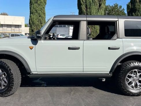 Used 2024 Ford Bronco Badlands AWD/4WD image 2