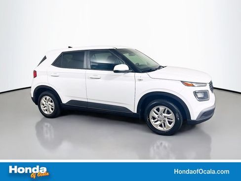 Used 2021 Hyundai Venue SE FWD image 1