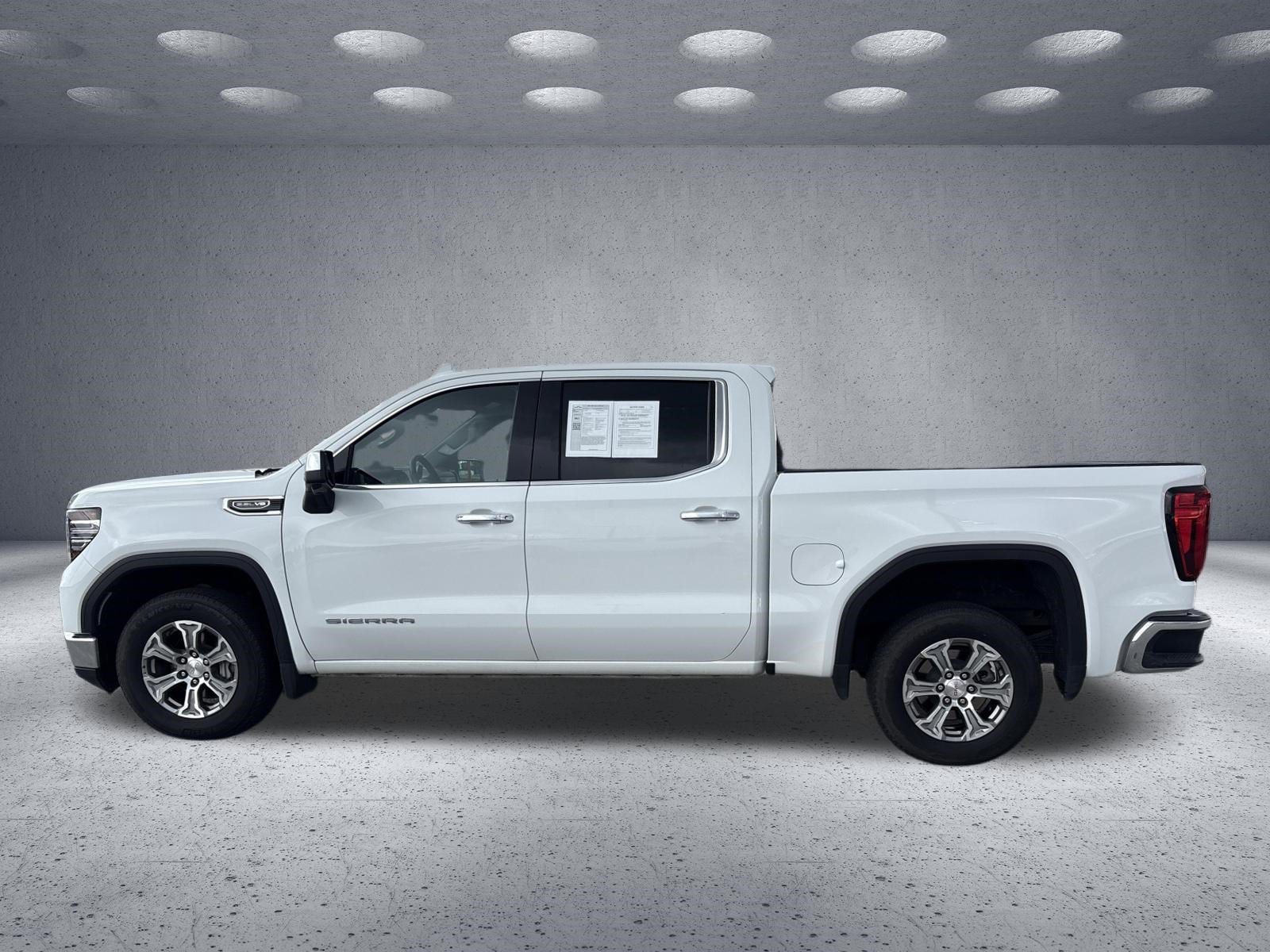 Used 2025 GMC Sierra 1500 SLT RWD image 8