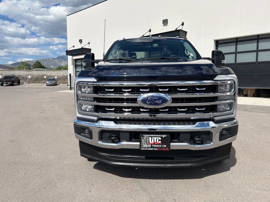 Used 2025 Ford F350 Lariat AWD/4WD image 4