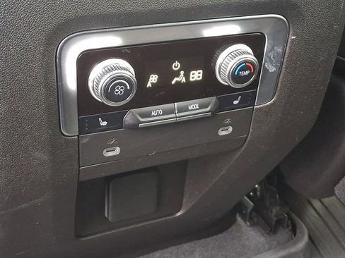 Used 2021 GMC Yukon SLT w/ SLT Premium Package image 11