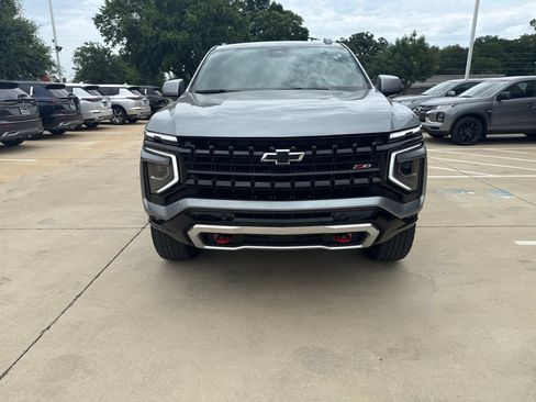 Used 2025 Chevrolet Suburban Z71 AWD/4WD image 2