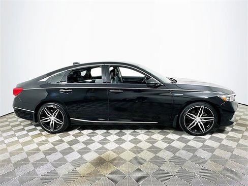 Used 2021 Honda Accord Touring image 2