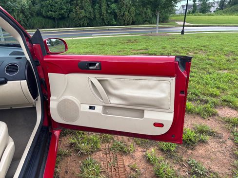 Used 2009 Volkswagen Beetle S image 12