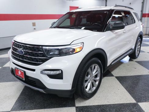 Used 2021 Ford Explorer XLT w/ Equipment Group 202A RWD image 5