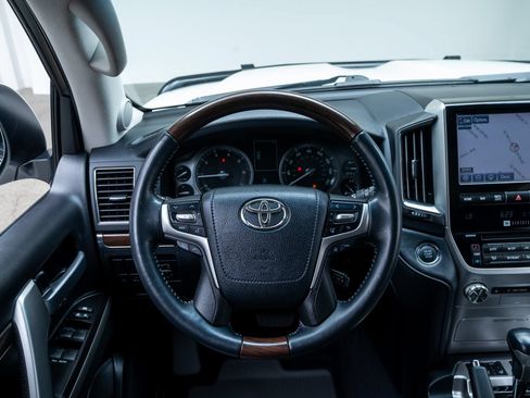 Used 2018 Toyota Land Cruiser AWD/4WD image 12