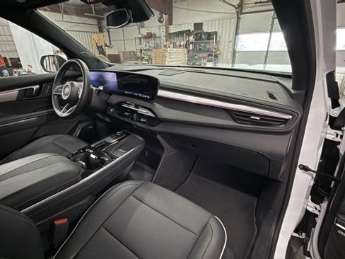 Used 2025 Buick Enclave Preferred image 19