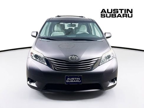 Used 2015 Toyota Sienna LE image 2