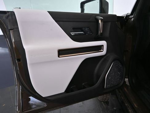 New 2025 GMC Hummer EV 2X image 17