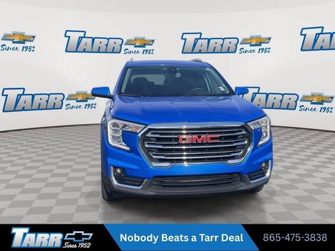 Used 2024 GMC Terrain SLT AWD/4WD image 3
