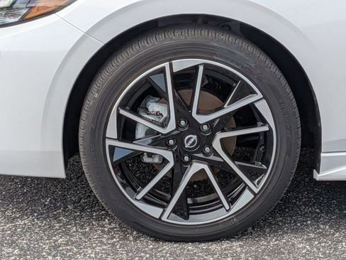 New 2025 Nissan Sentra SR image 11