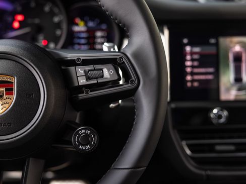 Certified 2026 Porsche Macan AWD/4WD image 45