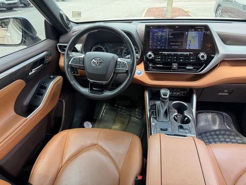 Used 2021 Toyota Highlander Platinum AWD/4WD image 22
