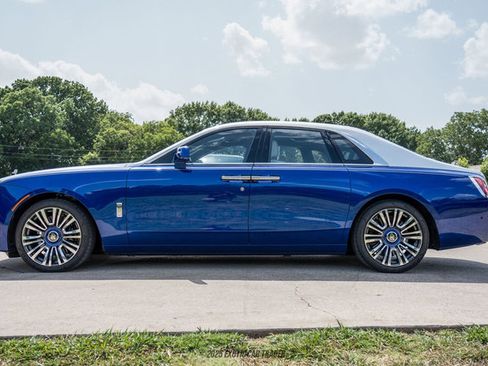 Used 2023 Rolls-Royce Ghost w/ Ghost Package image 3