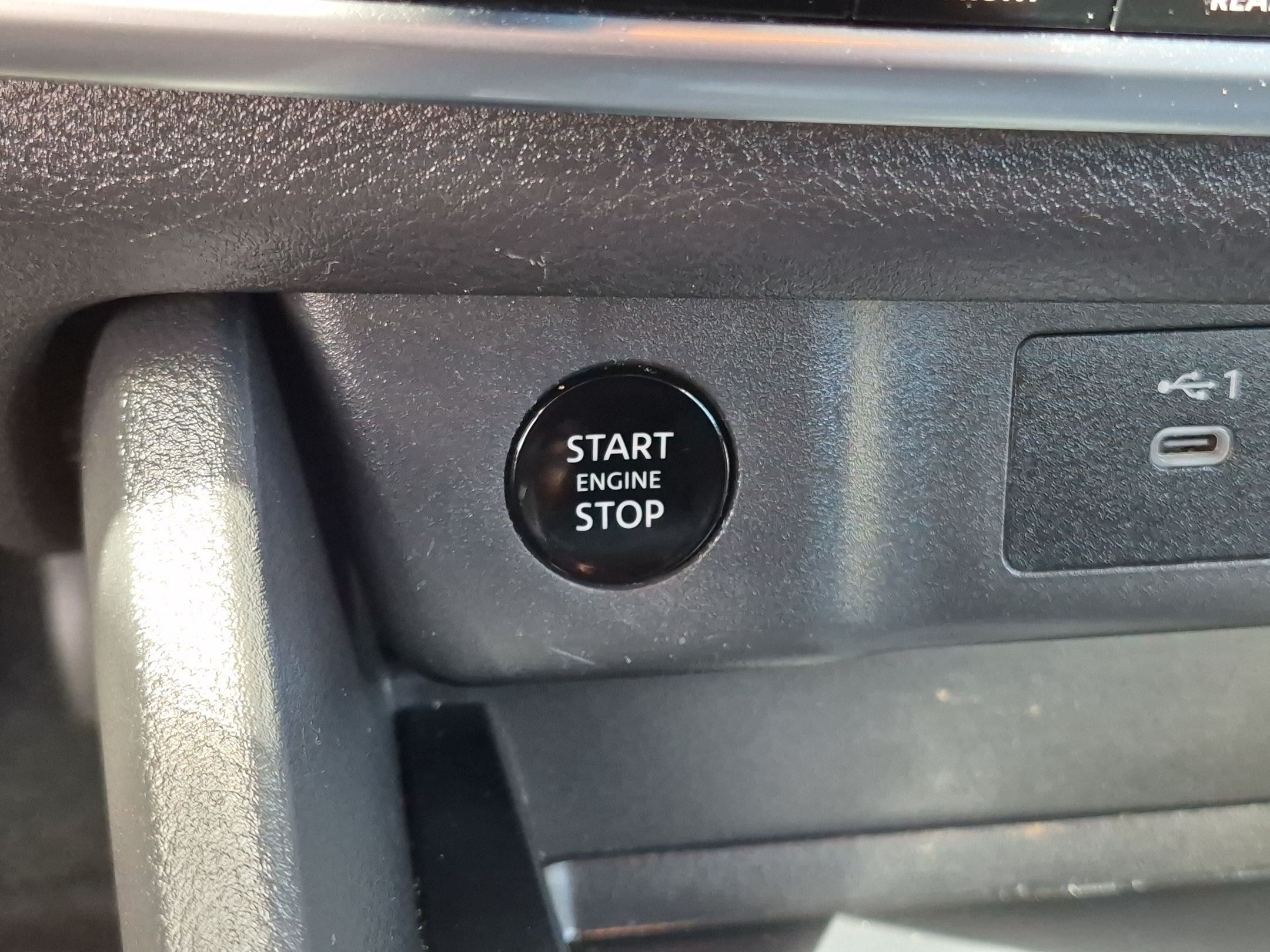 Used 2024 Nissan Rogue SV FWD image 18