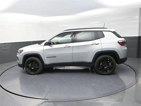 New 2026 Jeep Compass Latitude image 4