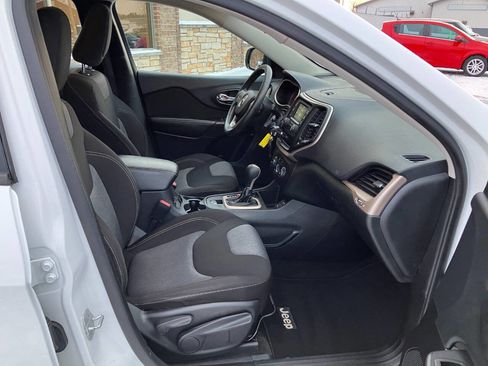 Used 2015 Jeep Cherokee Sport image 14