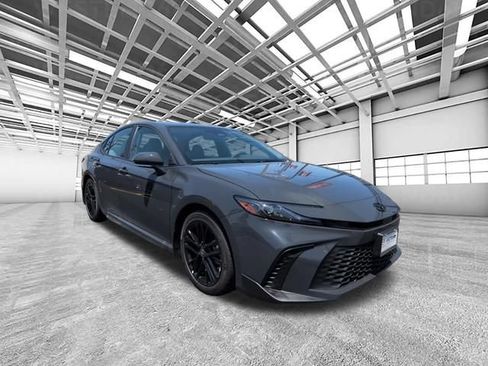 Used 2026 Toyota Camry SE w/ Convenience Package FWD image 1