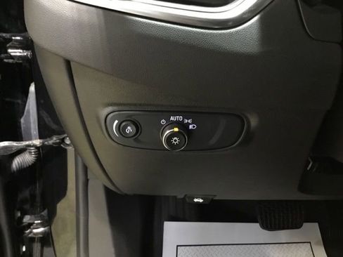 Used 2024 Chevrolet Equinox LT FWD image 34